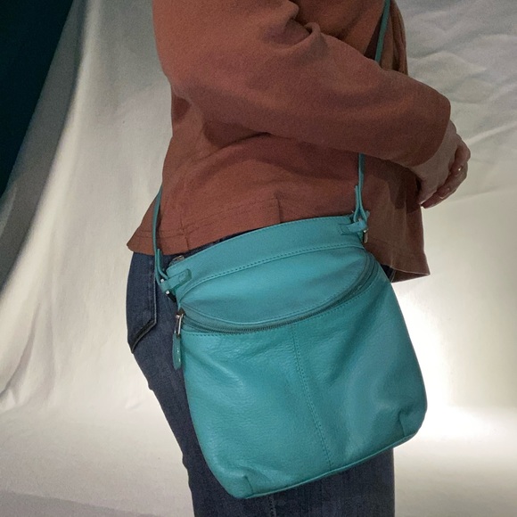 ILI New York Turquoise Crossbody Organizer Purse - Picture 4 of 4